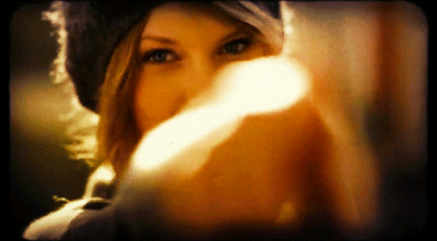 Taylor Swift - Heart Hands